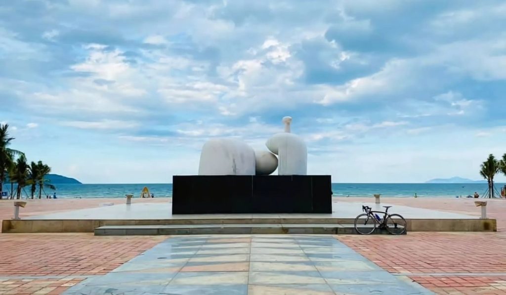 Công viên Biển Đông