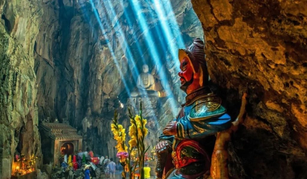 Khám phá Động Huyền Không