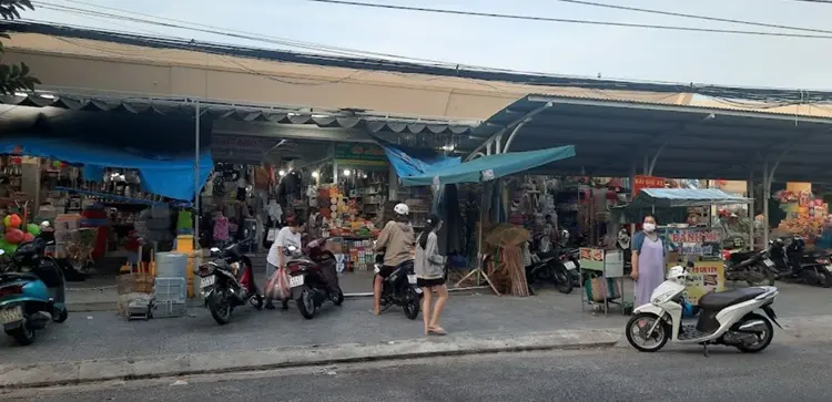 Mua sắm thả ga với nhiều mặt hàng độc lạ