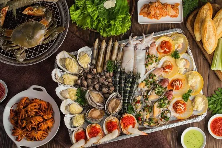 Thưởng thức ẩm thực phong phú