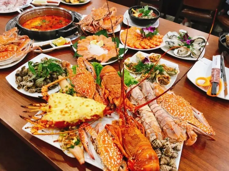 Thưởng thức ẩm thực tươi ngon