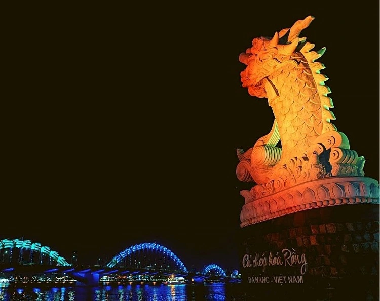Tượng đổi màu đẹp mắt