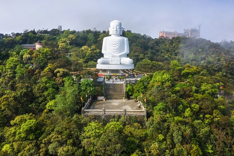 Chùa Linh Ứng Bà Nà Hills