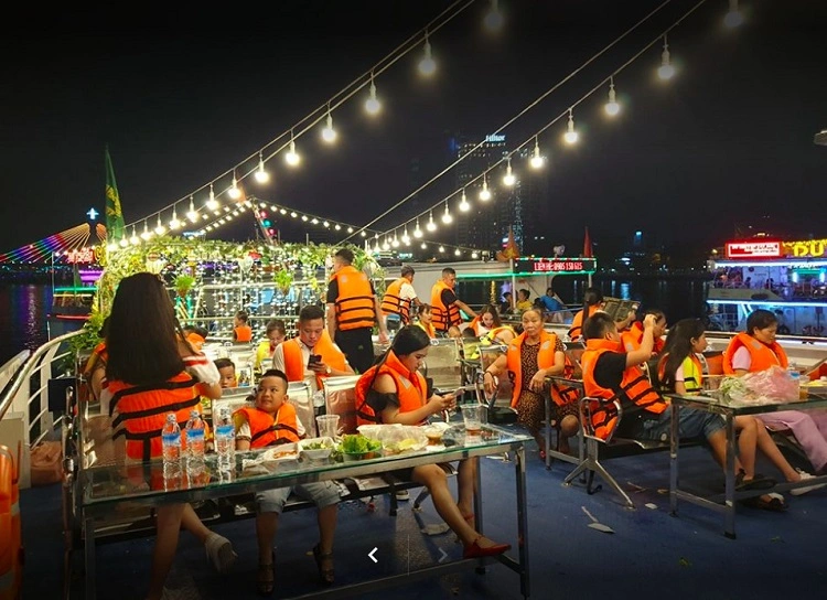 Thưởng thức bữa tối