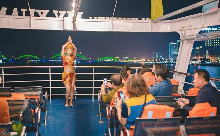 Xem điệu múa Champa