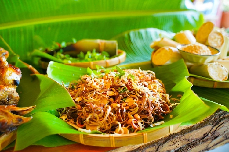 Ẩm thực hấp dẫn tại suối Hoa