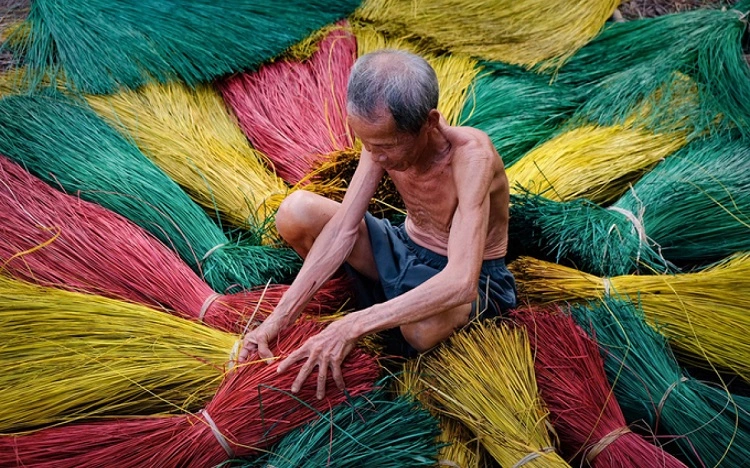 Làng chiếu Cẩm Nê