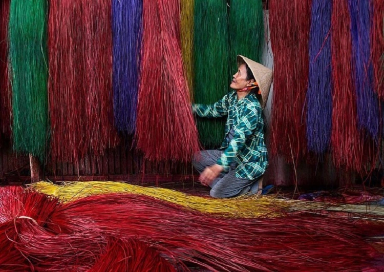 Làng chiếu Cẩm Nê