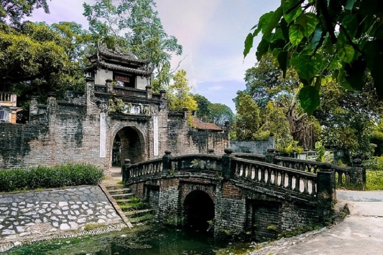 Làng cổ Phong Nam