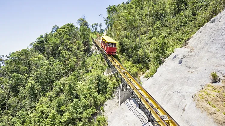 Tàu hỏa leo núi Bà Nà Hill