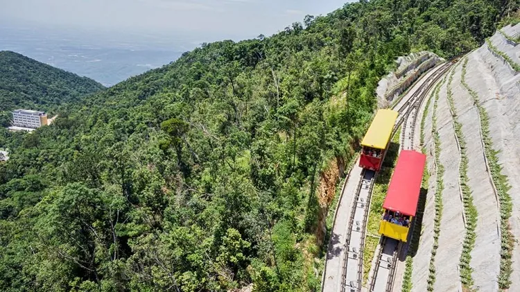 Tàu hỏa leo núi Bà Nà Hill